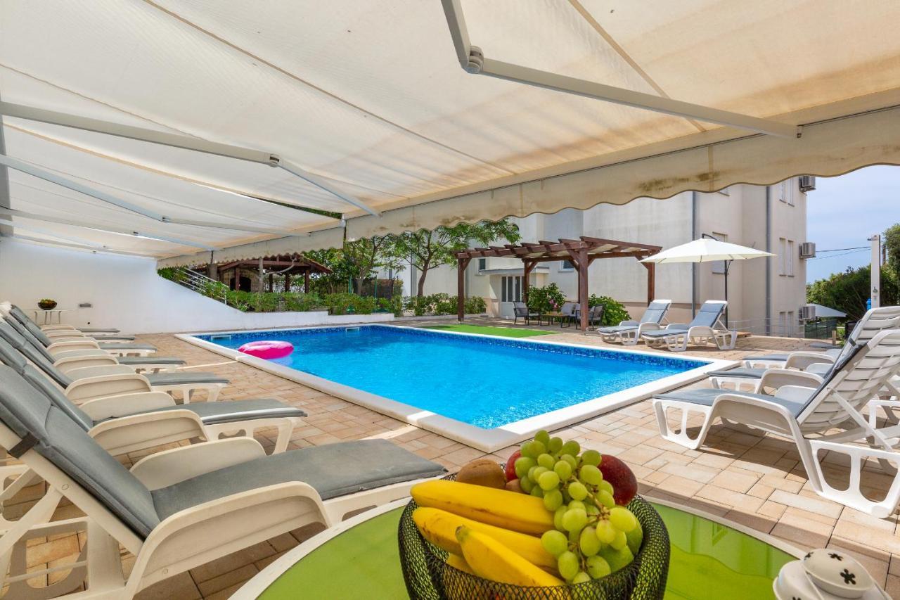 Villa Mirela เพทรอซาเน ภายนอก รูปภาพ