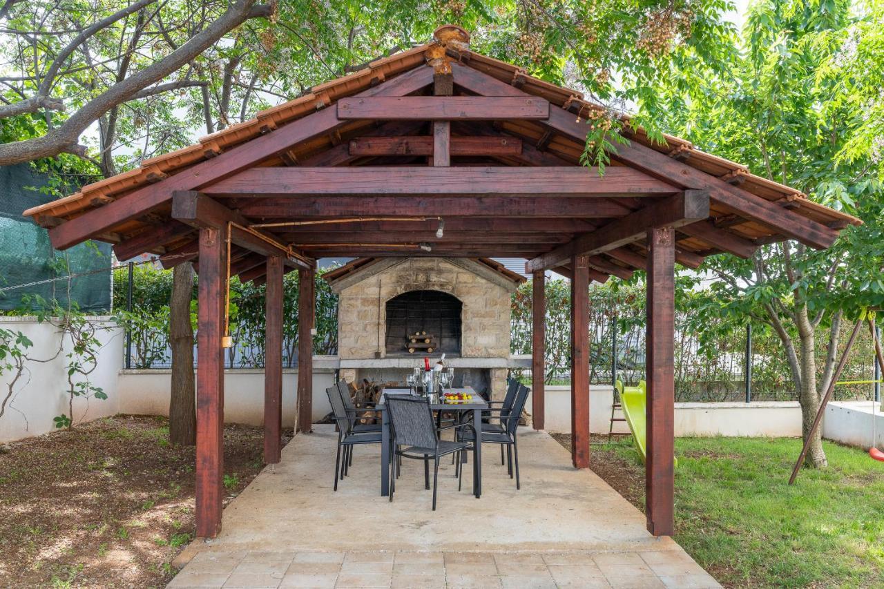 Villa Mirela เพทรอซาเน ภายนอก รูปภาพ