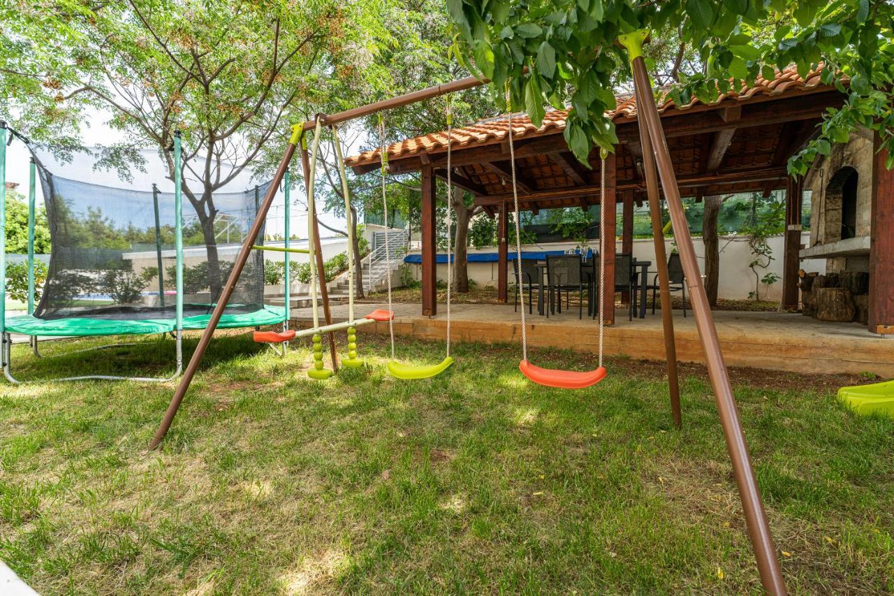 Villa Mirela เพทรอซาเน ภายนอก รูปภาพ