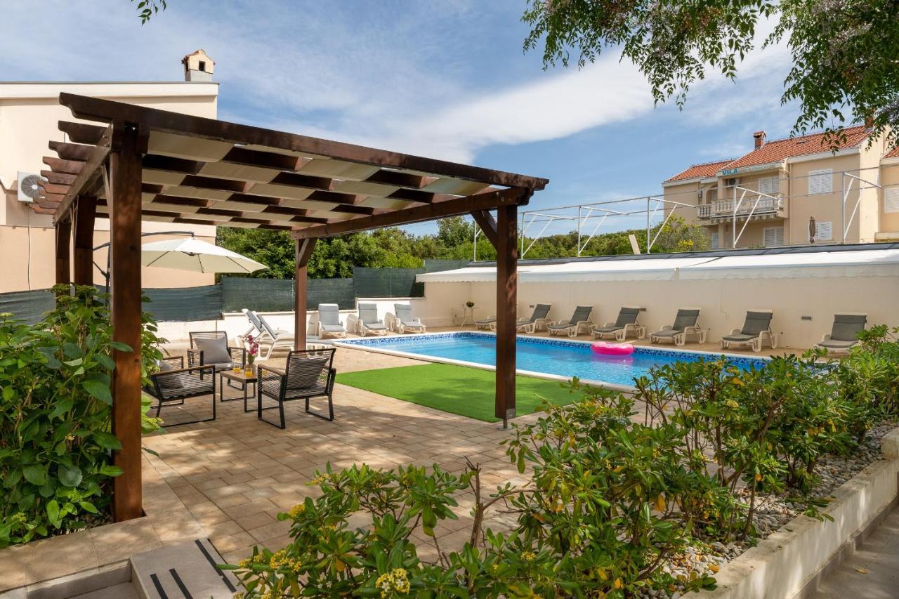 Villa Mirela เพทรอซาเน ภายนอก รูปภาพ